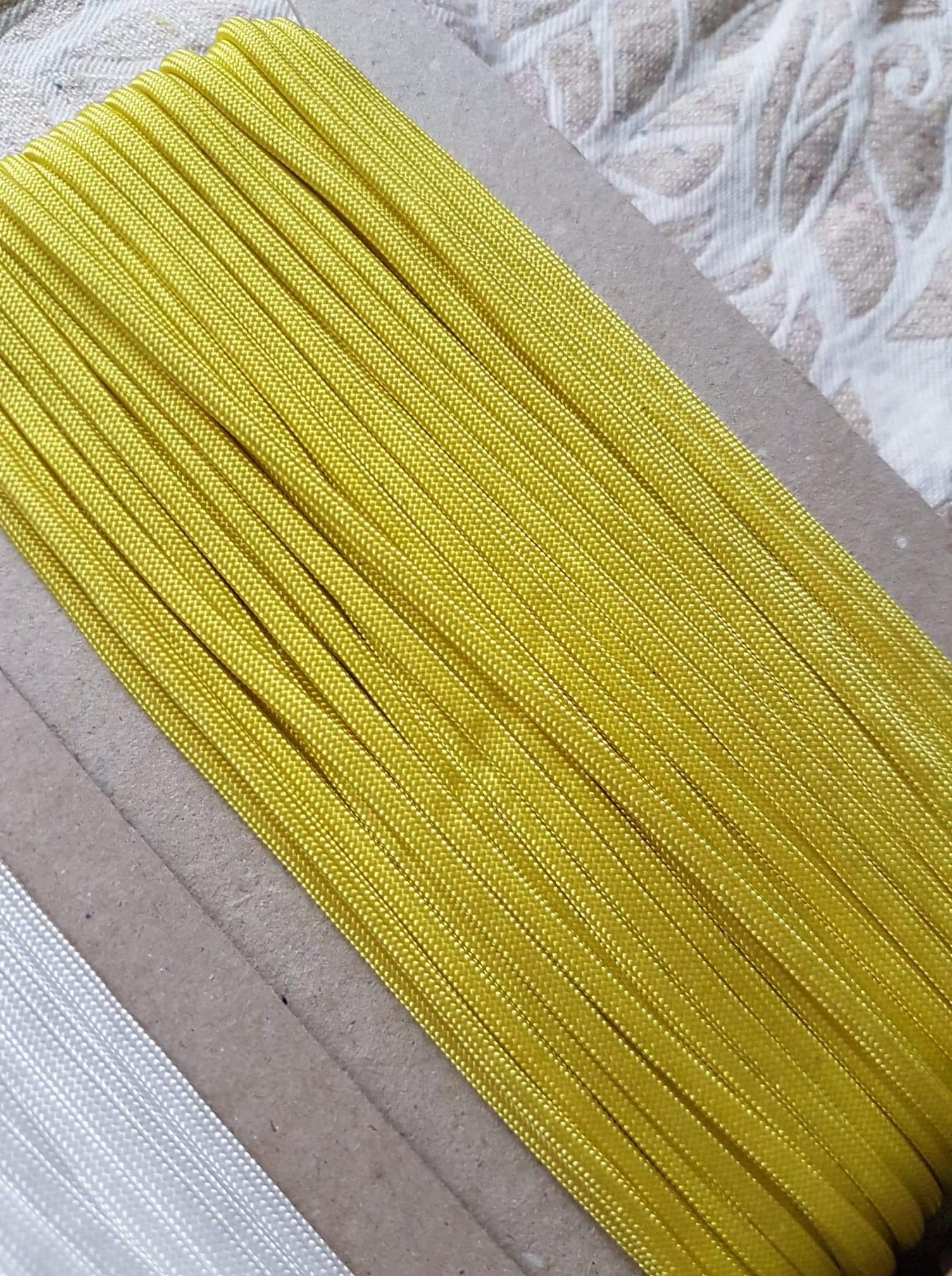 Paracord - bílá a žlutá