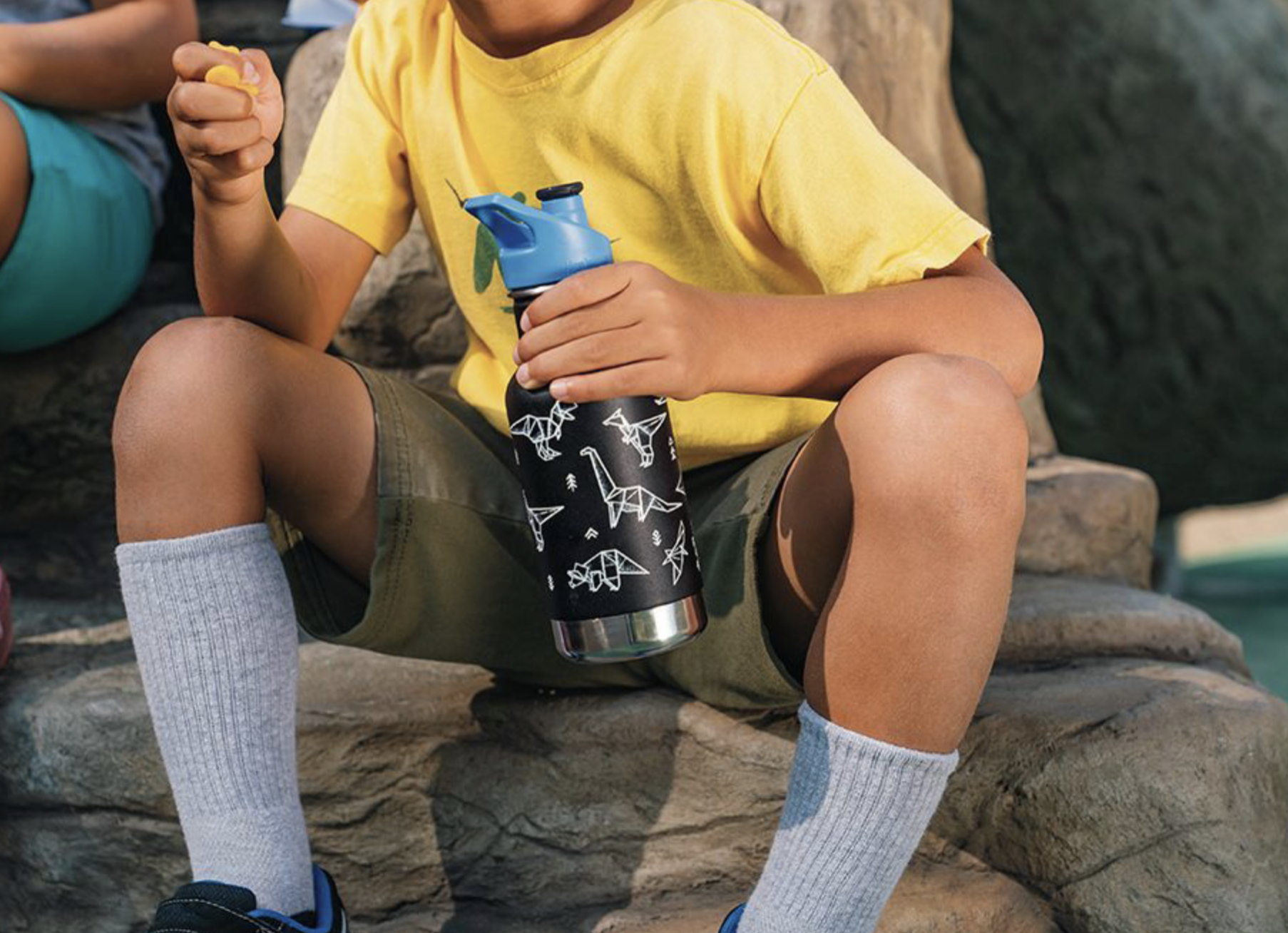 Dětská nerezová termolahev Klean Kanteen Insulated Kid Classic w/Kid Sport Cap 3.0 - paper dinos matte 355 ml