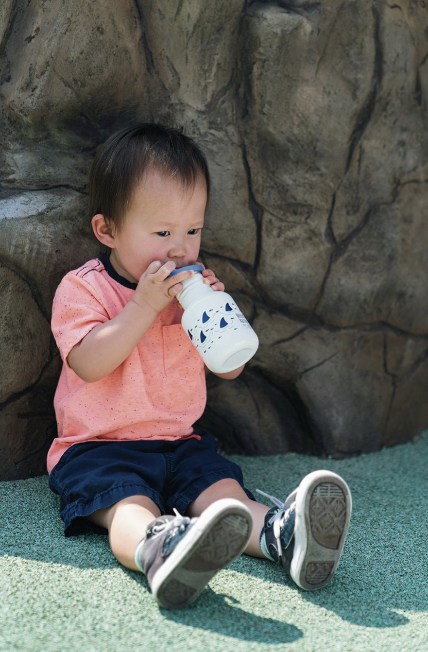 Dětská nerezová lahev Klean Kanteen Kid Classic w/Kid Sippy Cap - sharks 355 ml