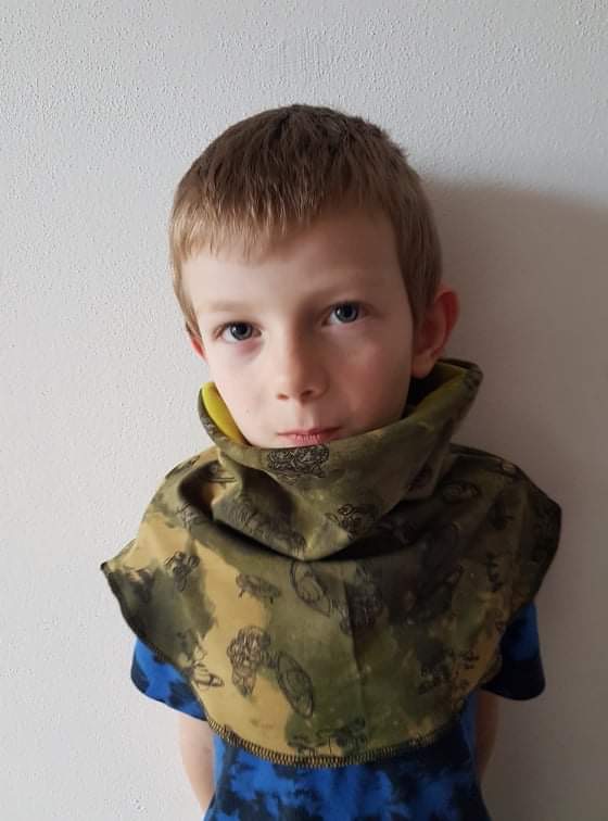 Nákrčník tvarovaný vesmírný maskáč