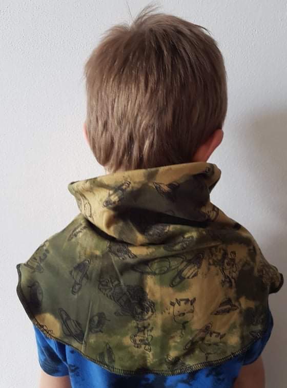 Nákrčník tvarovaný vesmírný maskáč